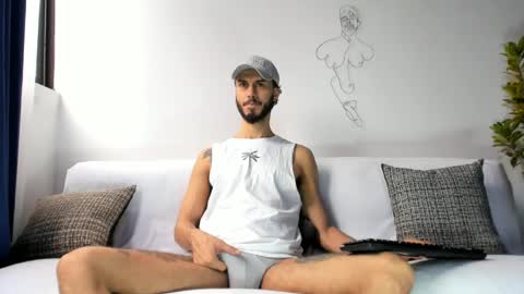 Snapshot of derrymaster chatting on April 29, 4:00 pm JhimyMaster online show from April 29, 4:00 pm
