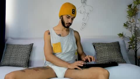 Snapshot of derrymaster chatting on May 25, 3:51 pm JhimyMaster online show from May 25, 3:51 pm