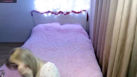 Snapshot of des_ch chatting on December 22, 10:36 pm Ari online show from December 22, 10:36 pm