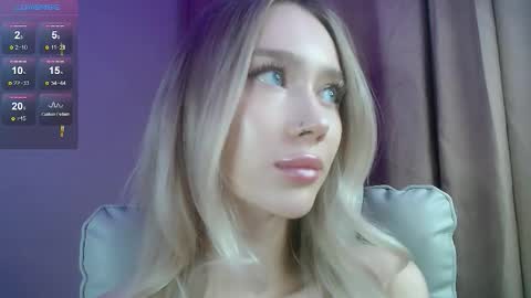 Snapshot of des_ch chatting on September 19, 5:35 pm Ari online show from September 19, 5:35 pm