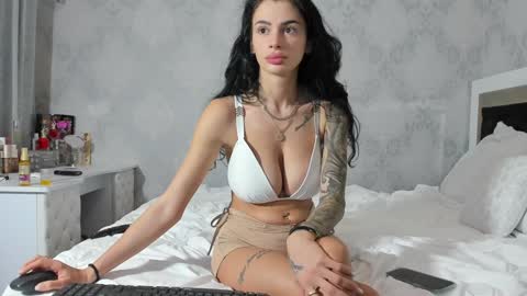 Mia online show from December 6, 12:34 am