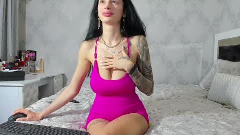 Mia online show from December 10, 11:19 pm