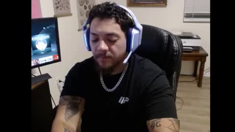 Snapshot of desertadventurer25 chatting on October 17, 2:15 am desertadventurer25 online show from October 17, 2:15 am