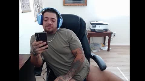 Snapshot of desertadventurer25 chatting on October 26, 6:03 pm desertadventurer25 online show from October 26, 6:03 pm