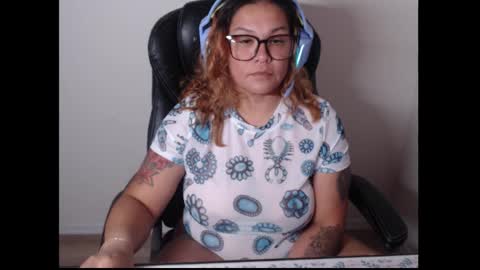 Snapshot of desertadventures25 chatting on March 25, 4:40 am desertadventures25 online show from March 25, 4:40 am