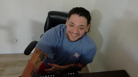Snapshot of desertdude197 chatting on February 2, 8:18 pm desertdude197 online show from February 2, 8:18 pm