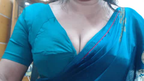 Snapshot of desimaisa130 chatting on July 12, 6:43 pm Maisa online show from July 12, 6:43 pm