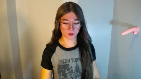 LORINE online show from December 18, 2:06 pm
