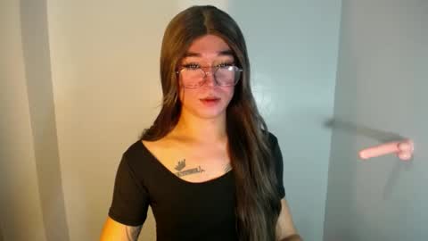 LORINE online show from December 23, 2:17 pm