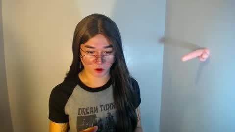 LORINE online show from January 2, 1:40 pm