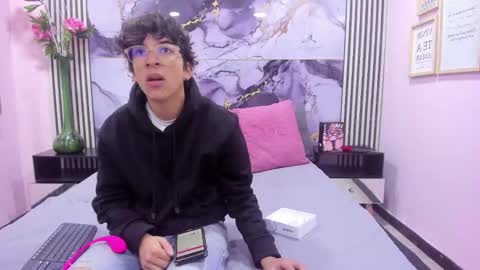 Snapshot of desire_ecstasy chatting on October 11, 12:58 pm desire_ecstasy online show from October 11, 12:58 pm