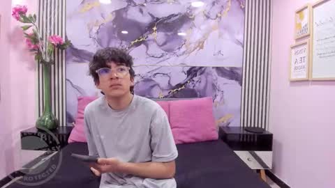 Snapshot of desire_ecstasy chatting on October 13, 1:33 pm desire_ecstasy online show from October 13, 1:33 pm