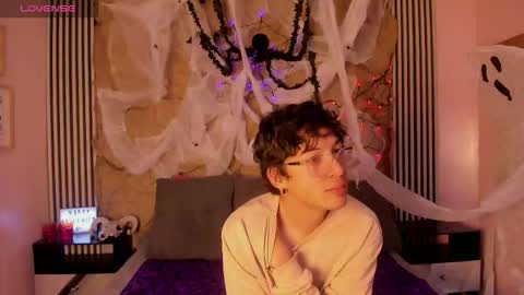 Snapshot of desire_ecstasy chatting on October 23, 1:32 pm desire_ecstasy online show from October 23, 1:32 pm