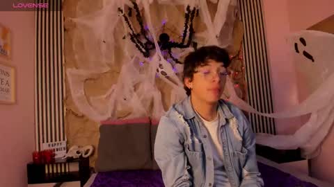 Snapshot of desire_ecstasy chatting on October 24, 1:07 pm desire_ecstasy online show from October 24, 1:07 pm