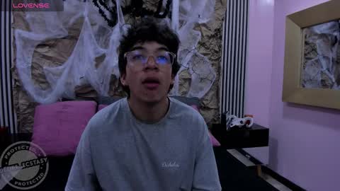 Snapshot of desire_ecstasy chatting on November 3, 1:34 pm desire_ecstasy online show from November 3, 1:34 pm