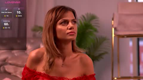 Snapshot of desiredmia_ chatting on October 8, 5:38 am Mia online show from October 8, 5:38 am