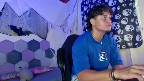 TORI AND MR. BEAR online show from October 31, 6:20 pm