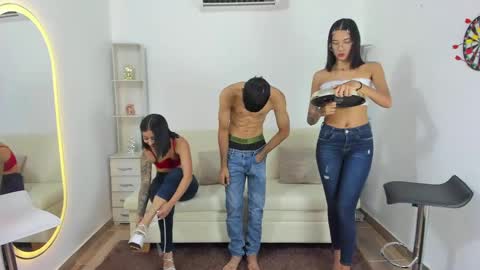Snapshot of desiredworld_ chatting on June 7, 6:28 am JASMINE - DARWIN - MEGAN - JUANCA online show from June 7, 6:28 am