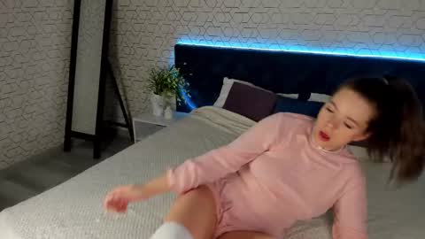 Snapshot of desiree_doll chatting on February 12, 1:22 am Gill online show from February 12, 1:22 am