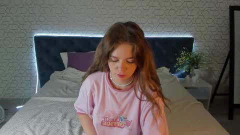 Snapshot of desiree_doll chatting on February 23, 1:03 am Gill online show from February 23, 1:03 am