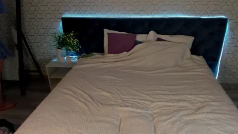 Snapshot of desiree_doll chatting on March 12, 1:12 am Gill online show from March 12, 1:12 am