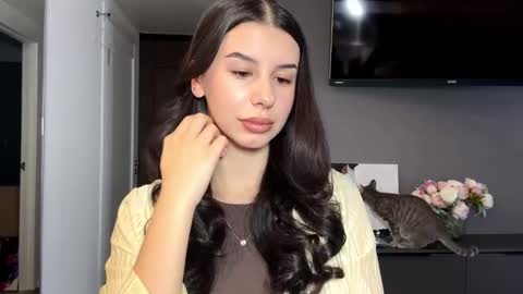 desireefolino online show from February 4, 7:14 am