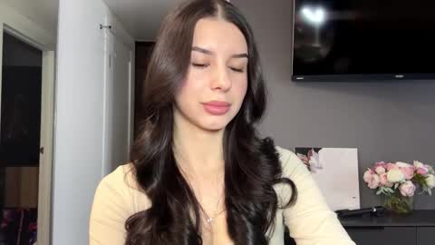 desireefolino online show from February 5, 7:13 am