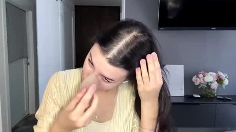 desireefolino online show from February 7, 8:07 am