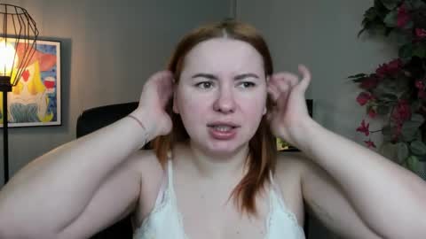 Snapshot of desirelayla chatting on April 1, 6:25 am LAYLA online show from April 1, 6:25 am