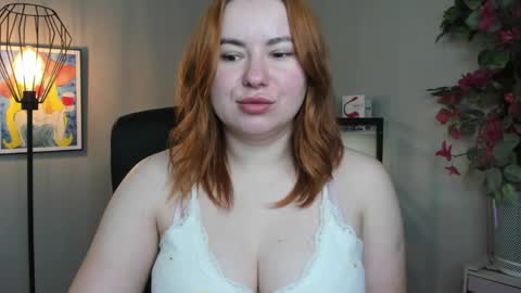 Snapshot of desirelayla chatting on April 8, 6:24 am LAYLA online show from April 8, 6:24 am