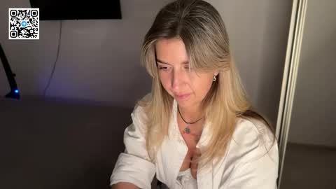 Snapshot of desiremuse chatting on September 18, 7:16 pm Nika online show from September 18, 7:16 pm