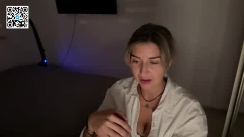 Snapshot of desiremuse chatting on September 28, 7:19 pm Nika online show from September 28, 7:19 pm