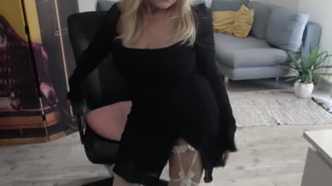 Snapshot of desiresofia chatting on April 11, 7:45 am S O F I A online show from April 11, 7:45 am