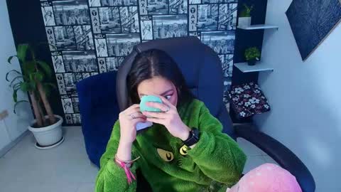 Snapshot of desiring__angel chatting on December 15, 12:31 pm Desiring Angel online show from December 15, 12:31 pm