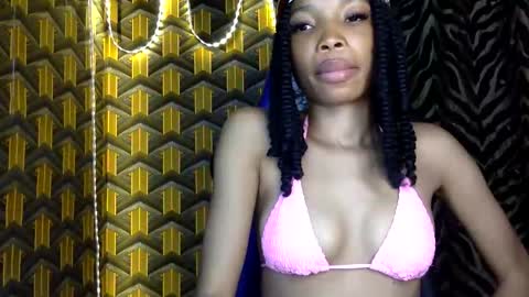 Snapshot of deslimbody90 chatting on March 22, 12:25 am Deslimbody online show from March 22, 12:25 am