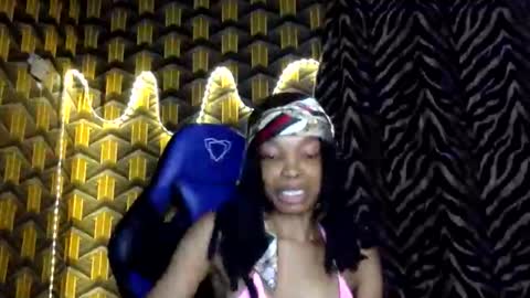 Snapshot of deslimbody90 chatting on May 12, 7:22 pm Deslimbody online show from May 12, 7:22 pm