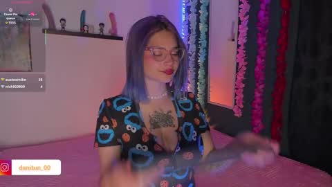 Snapshot of destiny14_ chatting on November 20, 10:42 pm Dani online show from November 20, 10:42 pm