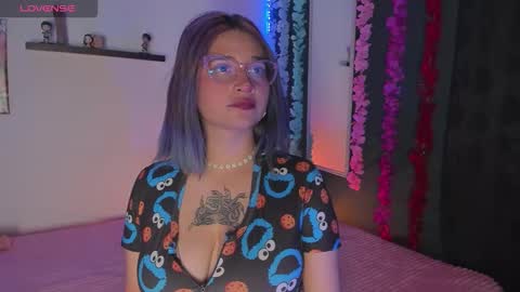 Snapshot of destiny14_ chatting on November 25, 12:54 am Dani online show from November 25, 12:54 am