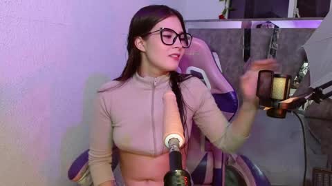 destinya_ online show from May 25, 11:05 am