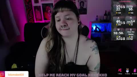 Snapshot of destroyall420 chatting on June 23, 9:51 am Lola Bdsm and fries online show from June 23, 9:51 am