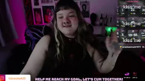 Snapshot of destroyall420 chatting on August 1, 3:55 pm Lola Bdsm and fries online show from August 1, 3:55 pm