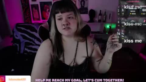 Snapshot of destroyall420 chatting on August 2, 4:27 pm Lola Bdsm and fries online show from August 2, 4:27 pm