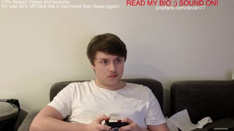 Snapshot of devantheplug chatting on December 14, 12:01 pm Devan online show from December 14, 12:01 pm