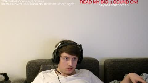 Snapshot of devantheplug chatting on January 4, 11:22 am Devan online show from January 4, 11:22 am