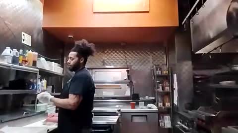 Snapshot of deviantdrew chatting on December 17, 6:47 pm deviantdrew online show from December 17, 6:47 pm