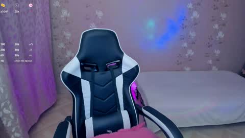 Snapshot of devil_mixie chatting on March 25, 10:21 am devil_mixie online show from March 25, 10:21 am