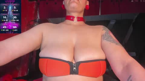 Snapshot of devil_taylorx chatting on December 19, 2:35 pm devil_taylorx online show from December 19, 2:35 pm
