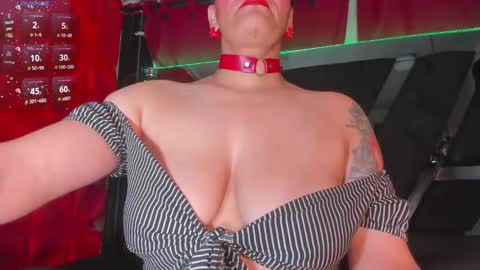 Snapshot of devil_taylorx chatting on January 25, 2:47 pm devil_taylorx online show from January 25, 2:47 pm