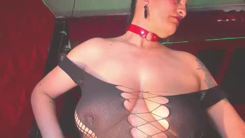 Snapshot of devil_taylorx chatting on September 15, 2:39 pm devil_taylorx online show from September 15, 2:39 pm