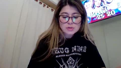 Snapshot of devilbabi chatting on October 16, 5:19 am devilbabi online show from October 16, 5:19 am